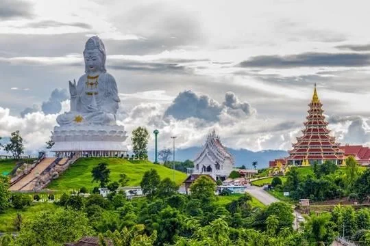 Wat Huay Pla Kang with giant white Guan Yin statue and dragon