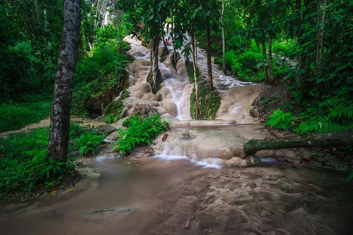 Climbing the Sticky Waterfall barefoot