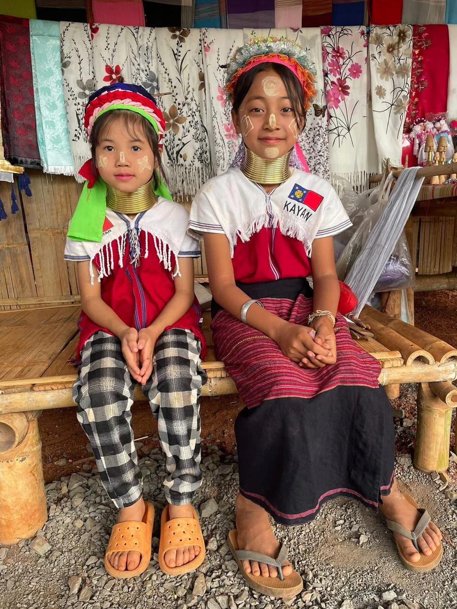 Long Neck Karen girls in traditional dress